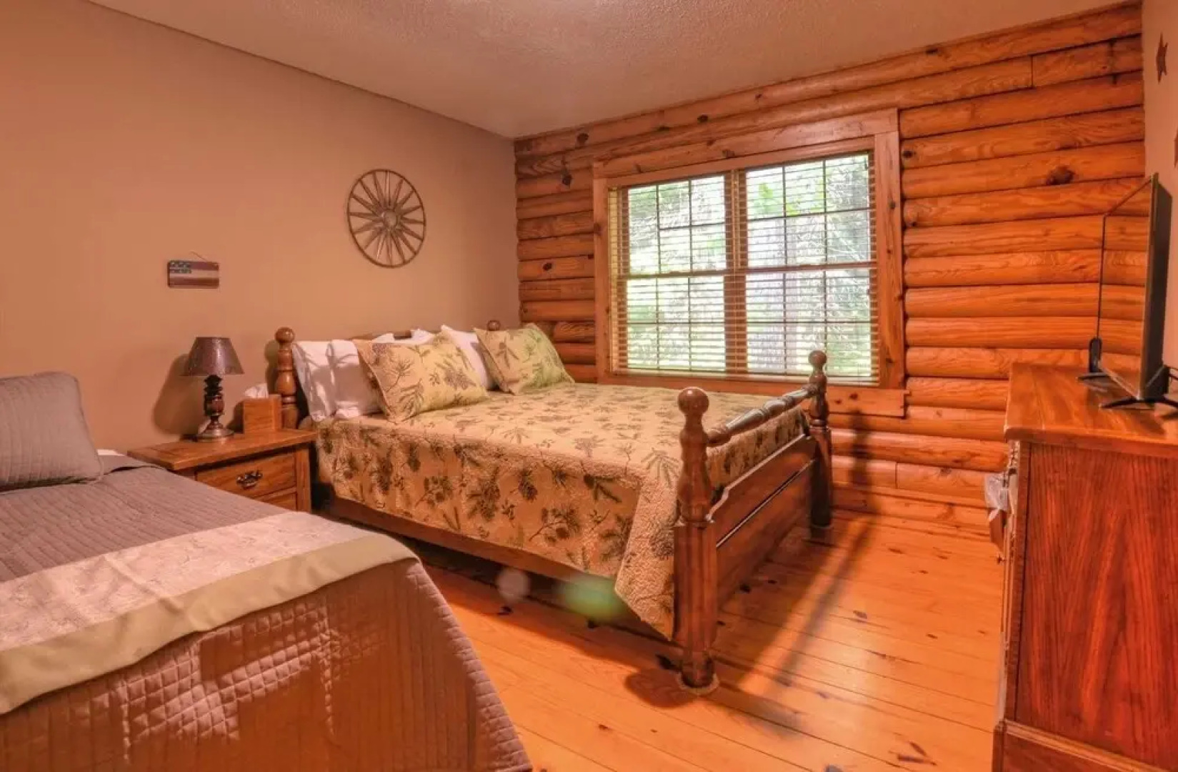 Rippling Waters Lodge 3 Bedroom Cabin by RedAwning