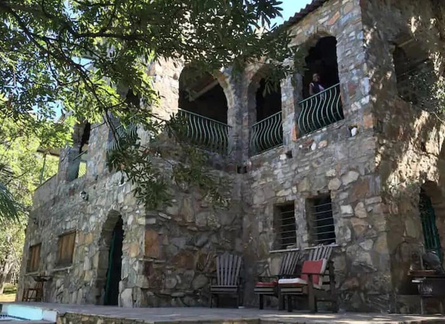 6 Bedroom Castle Siavonga min Four Guests