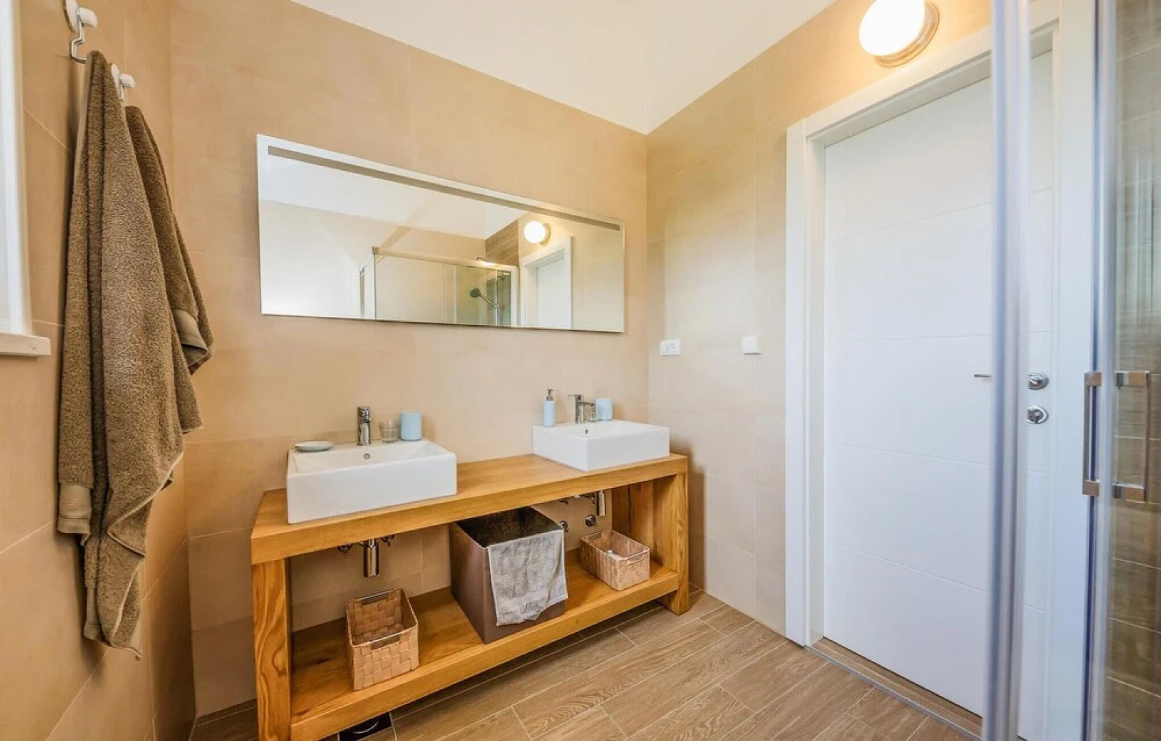 Stunning Home in Lun With Outdoor Swimming Pool, Wifi and 6 Bedrooms