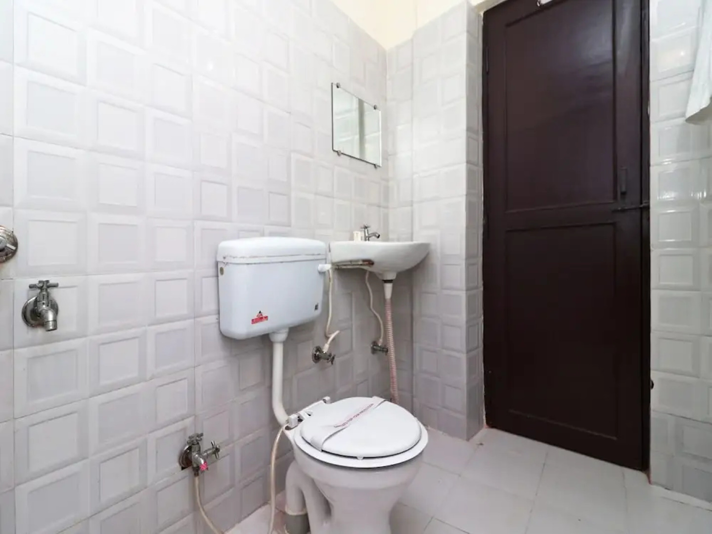 OYO 14811 Hotel Royal Monarch