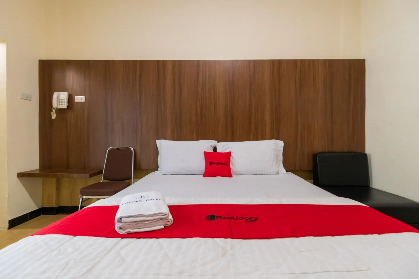 RedDoorz Plus near Ramayana Pematangsiantar