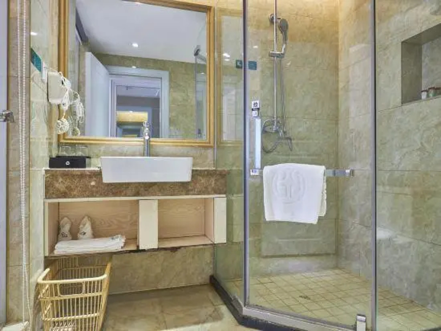 Bi Lian Hua Business Hotel