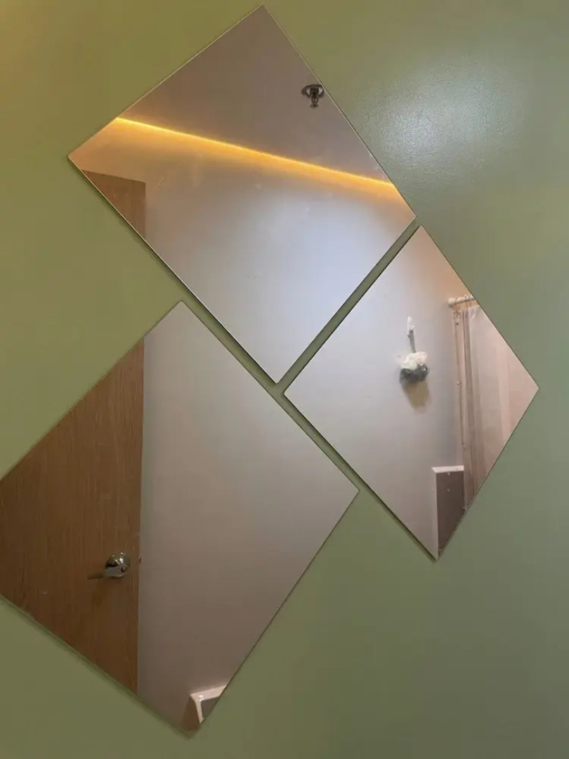 Poolside Apartment - Sleeps 4, Ac & Hot Shower