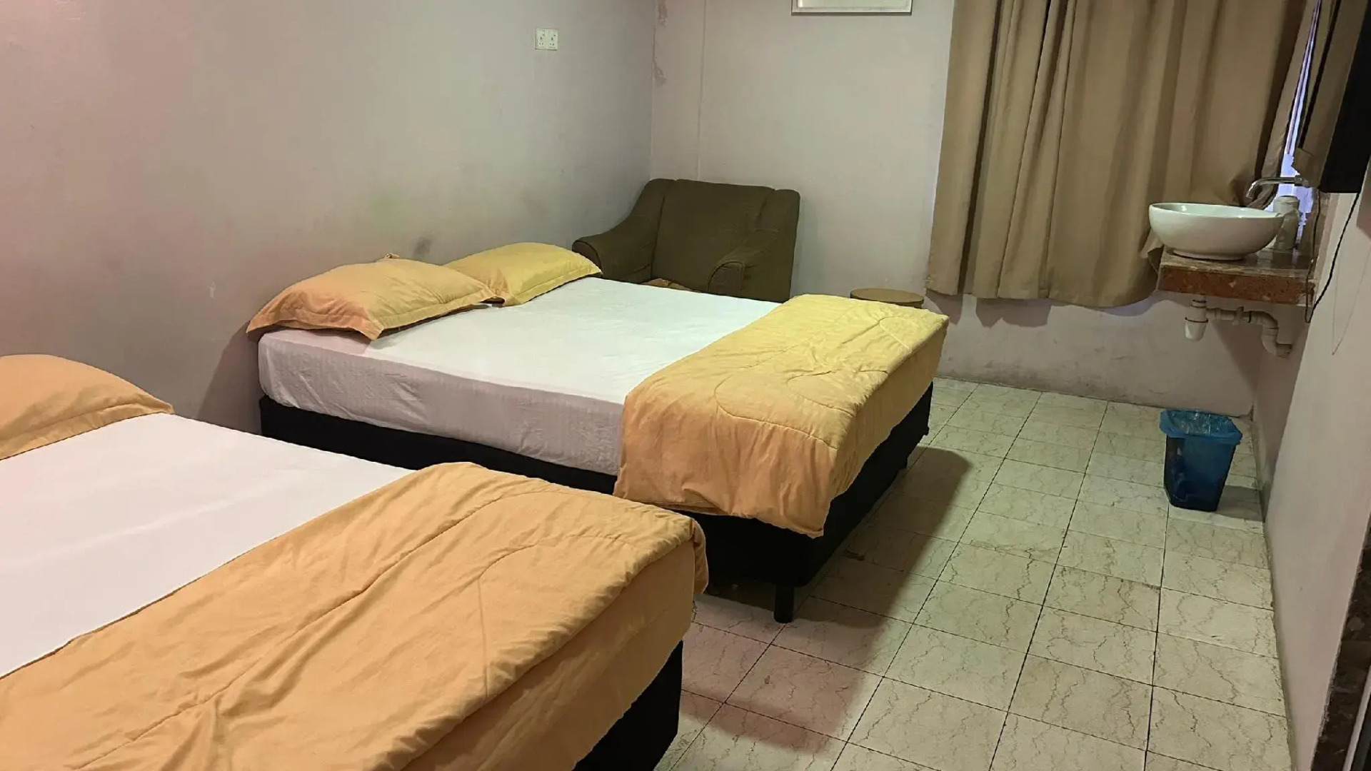 New Town Hotel Klang