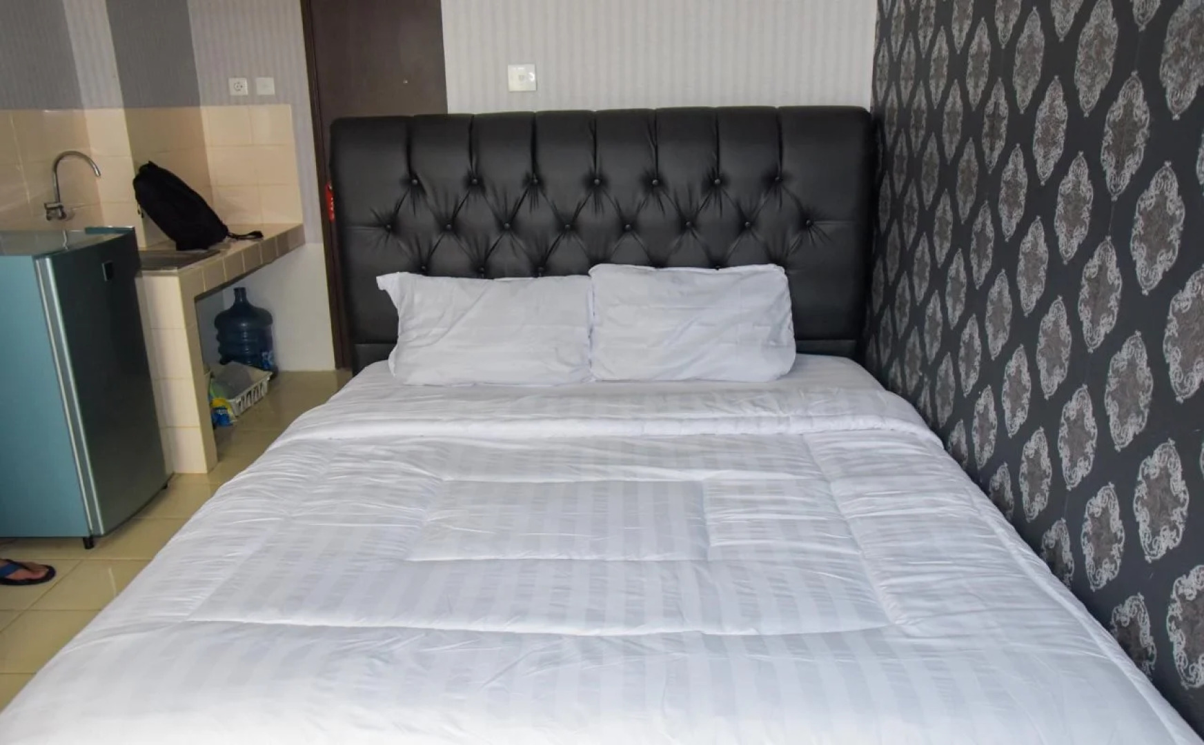 Minimalist Serpong Greenview Apartment