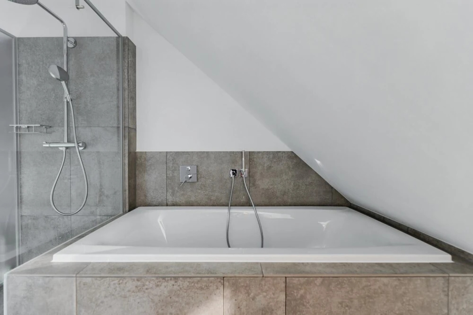 Deluxe Apartment With two King Bedrooms and two Bathrooms in D Rnstein