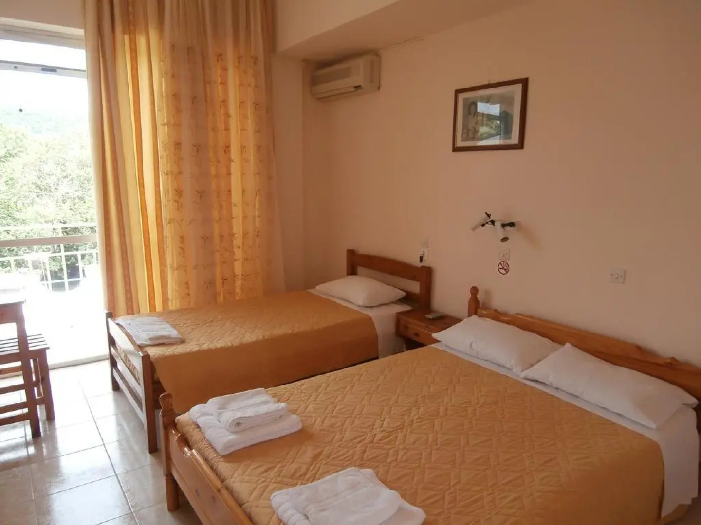 River Studios & Apartments