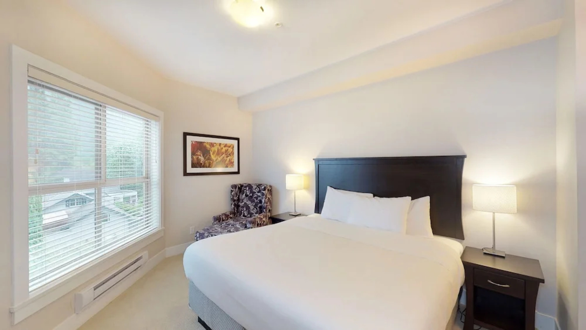 Harrison Lake View Suites