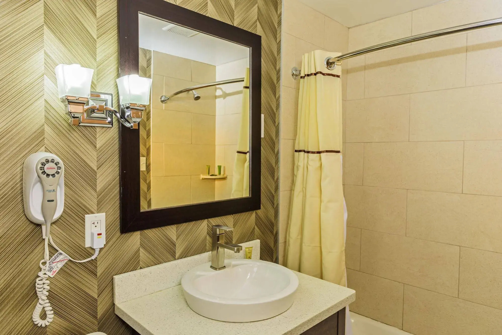 AArya Hotel By Niagara Fashion Outlets