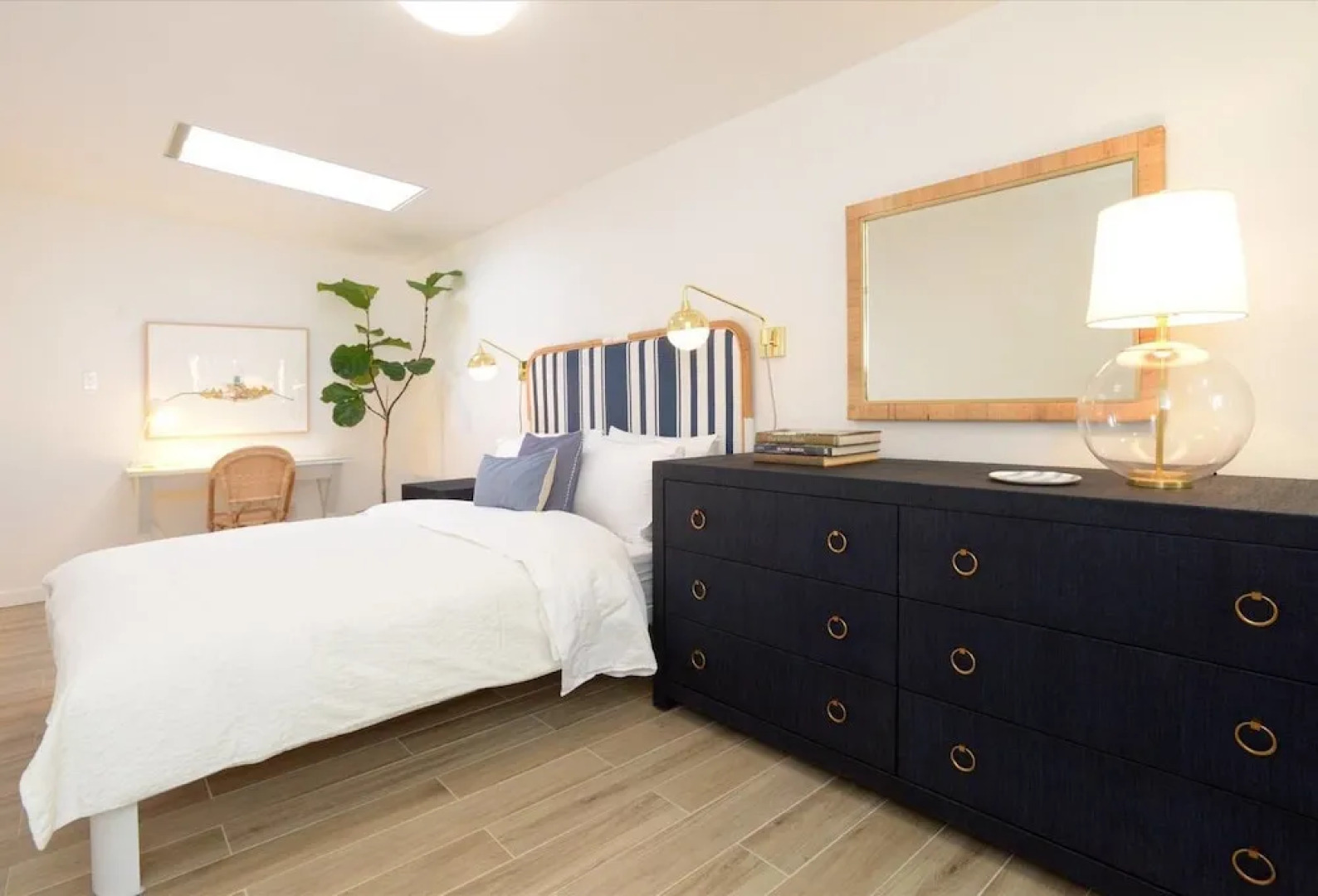 Charming 2br/2ba Cottage - Close to the Beach