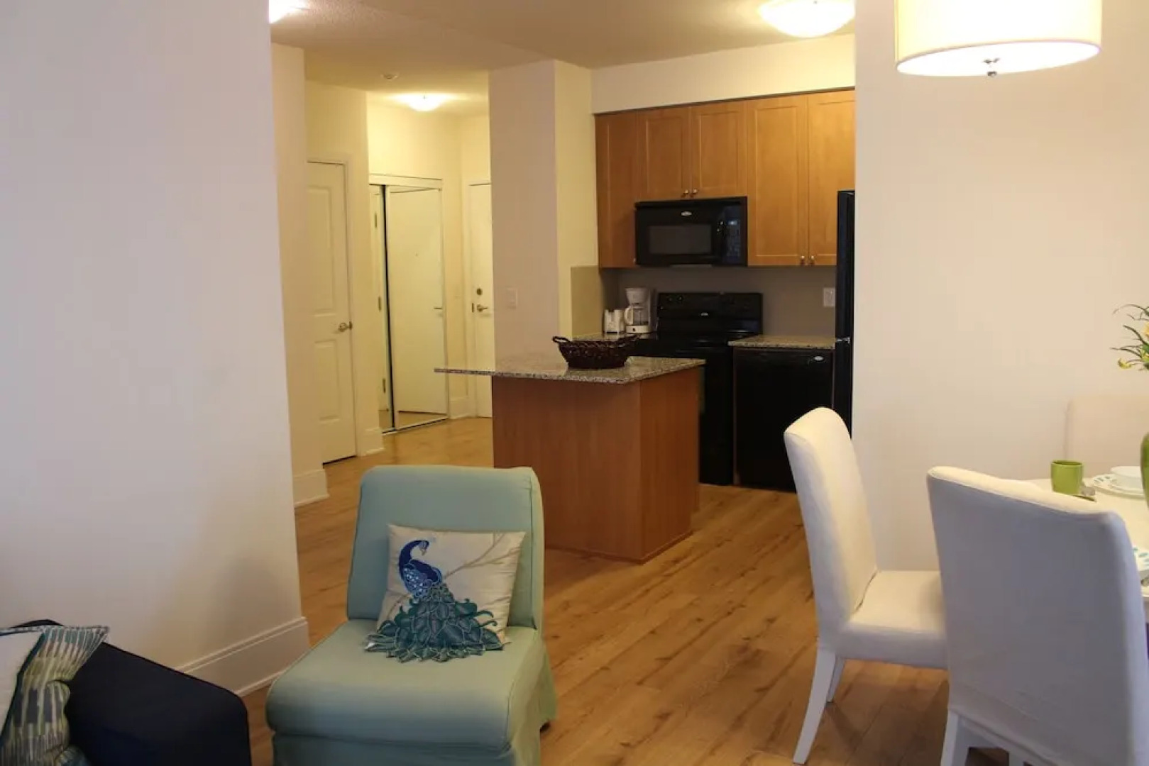 Square One Comfort Suite By Elite Suites