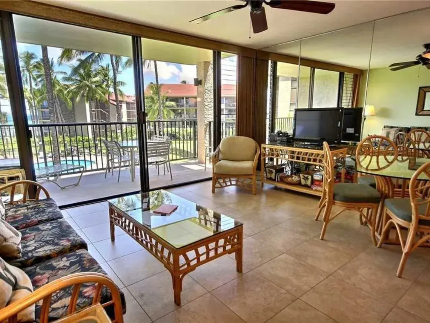 Pohailani 128 by RedAwning