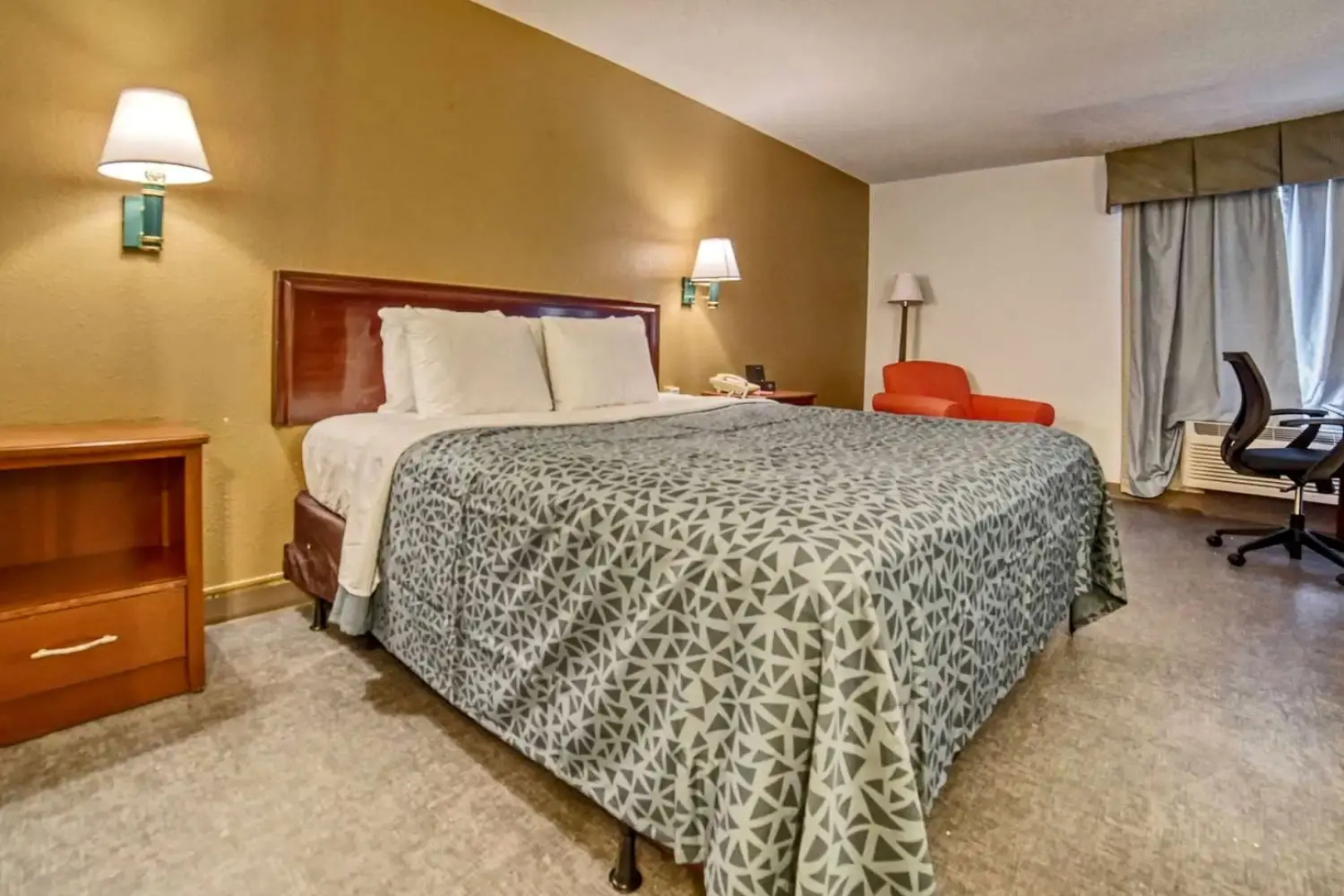 Econo Lodge Raleigh near Walnut Creek Amphitheatre