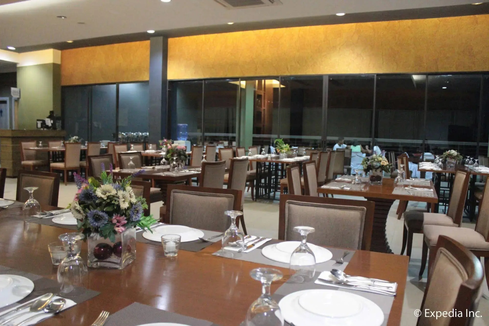 Rivermount Hotel And Resort