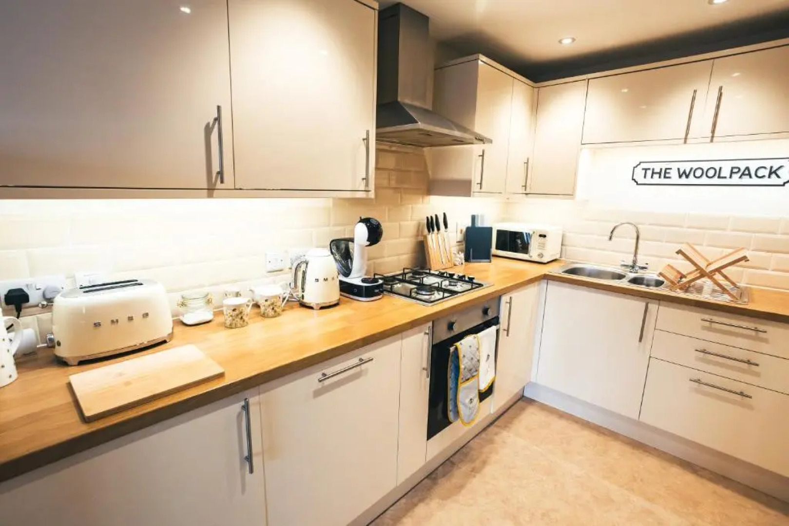 Woolpack Cottage - modern, 2-bed, centre of Wantage