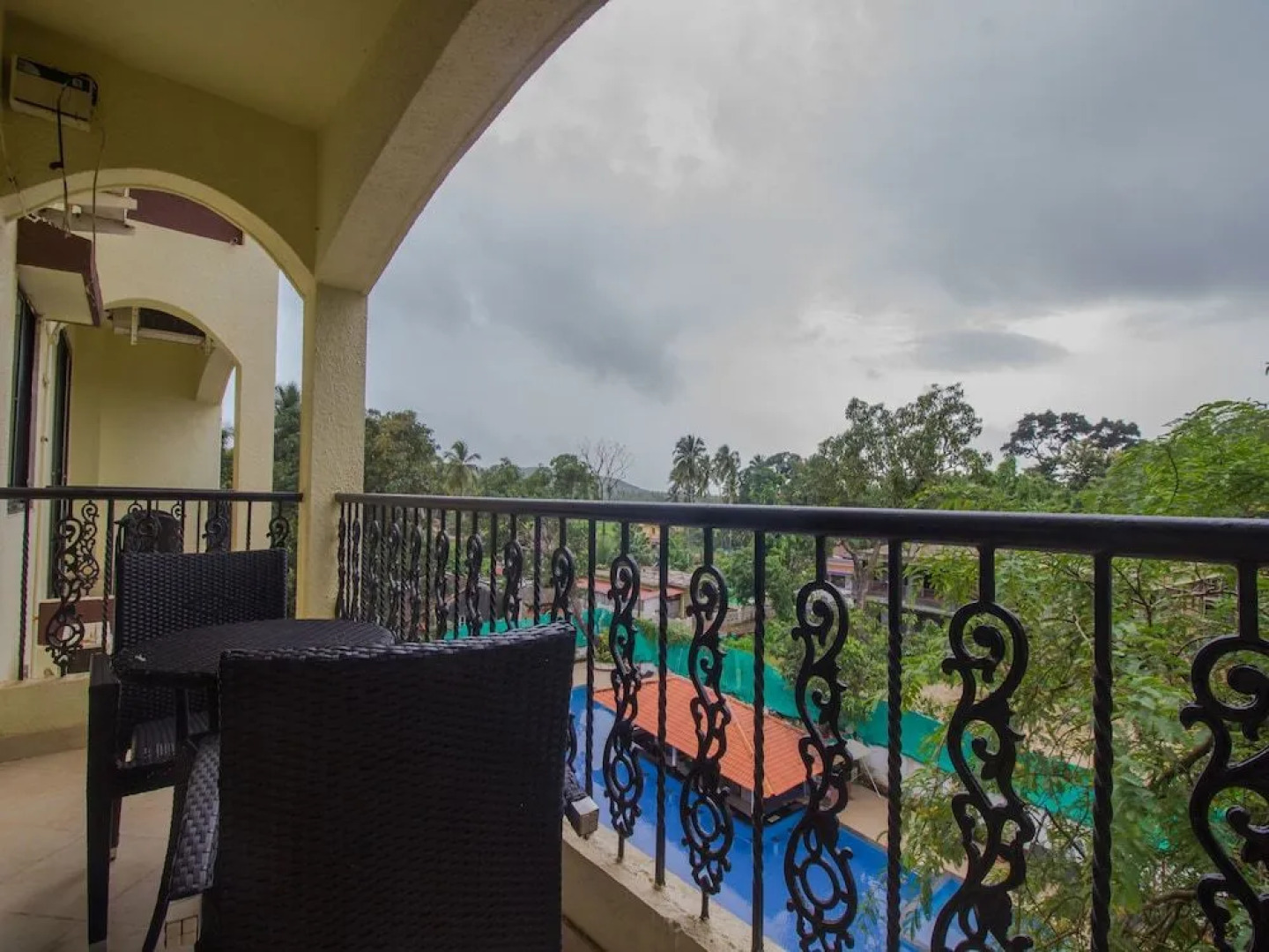 OYO 16805 Home Pool View 2BHK Assagaon