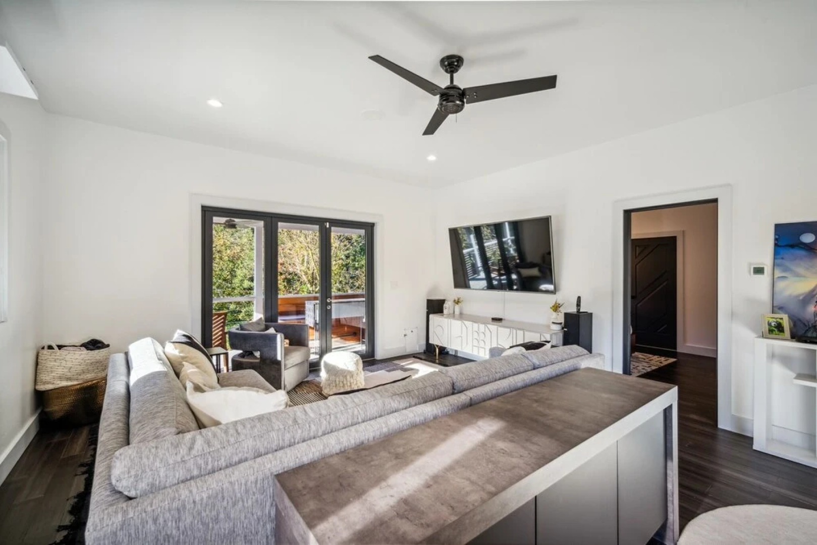 Pet’s FREE! Modern luxury steps from Russian River by Redawning