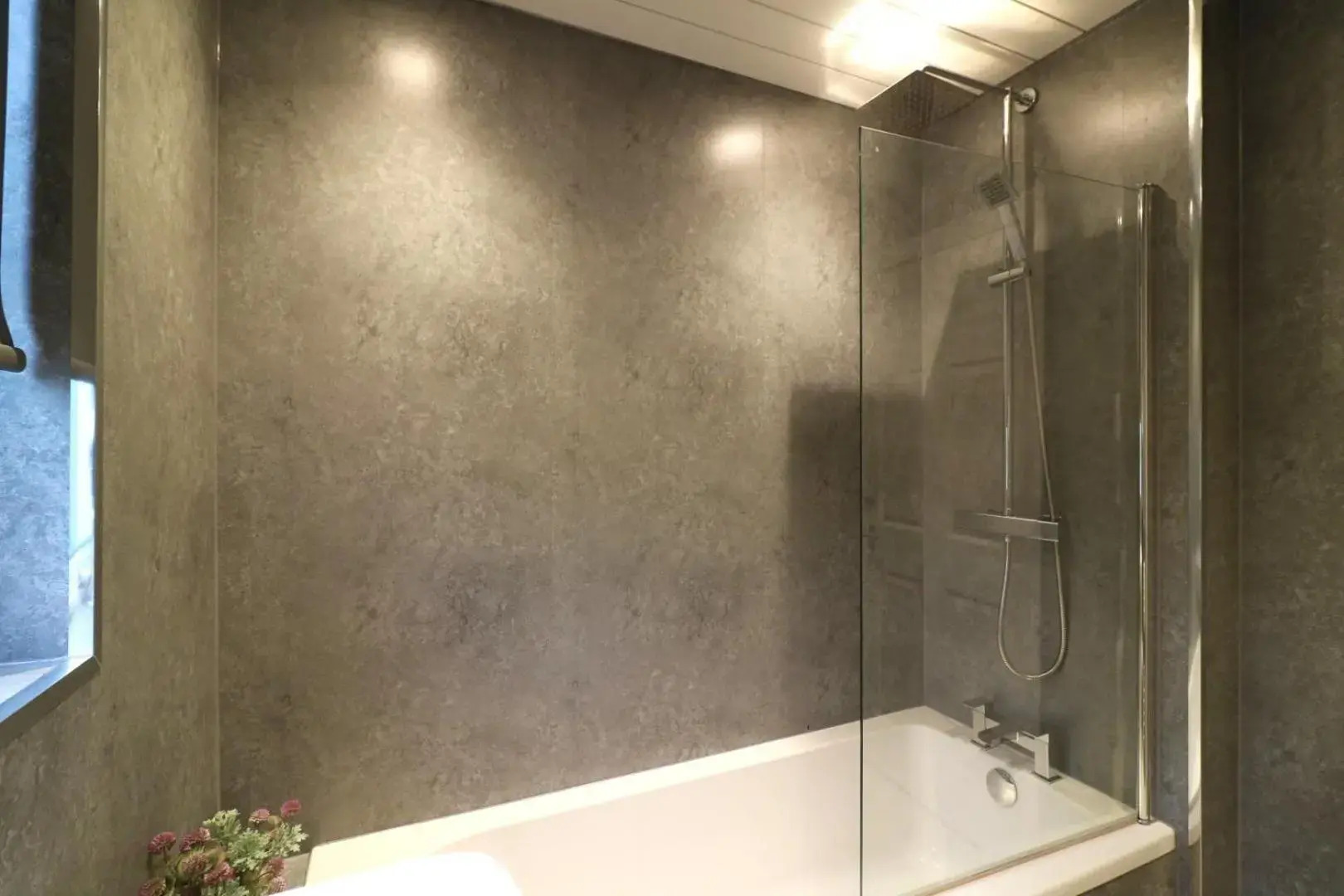 Signature - Glen Lee House