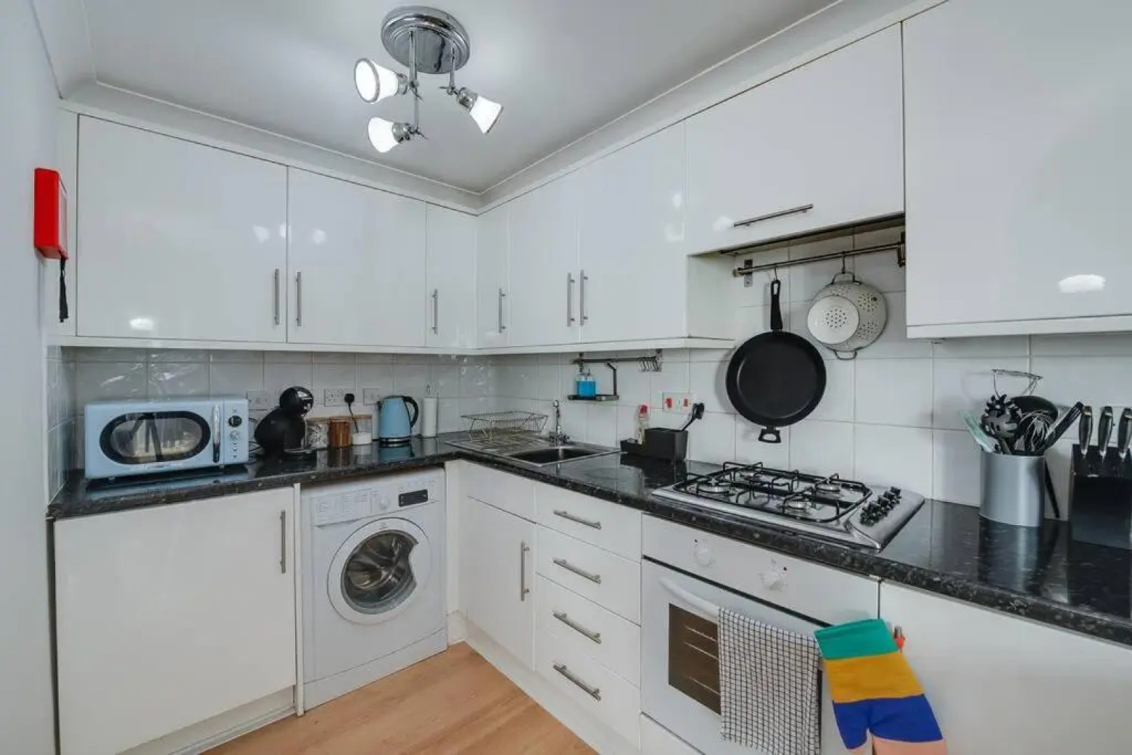 Cosy, nautical 2 bed, 5 mins stroll to Seafront