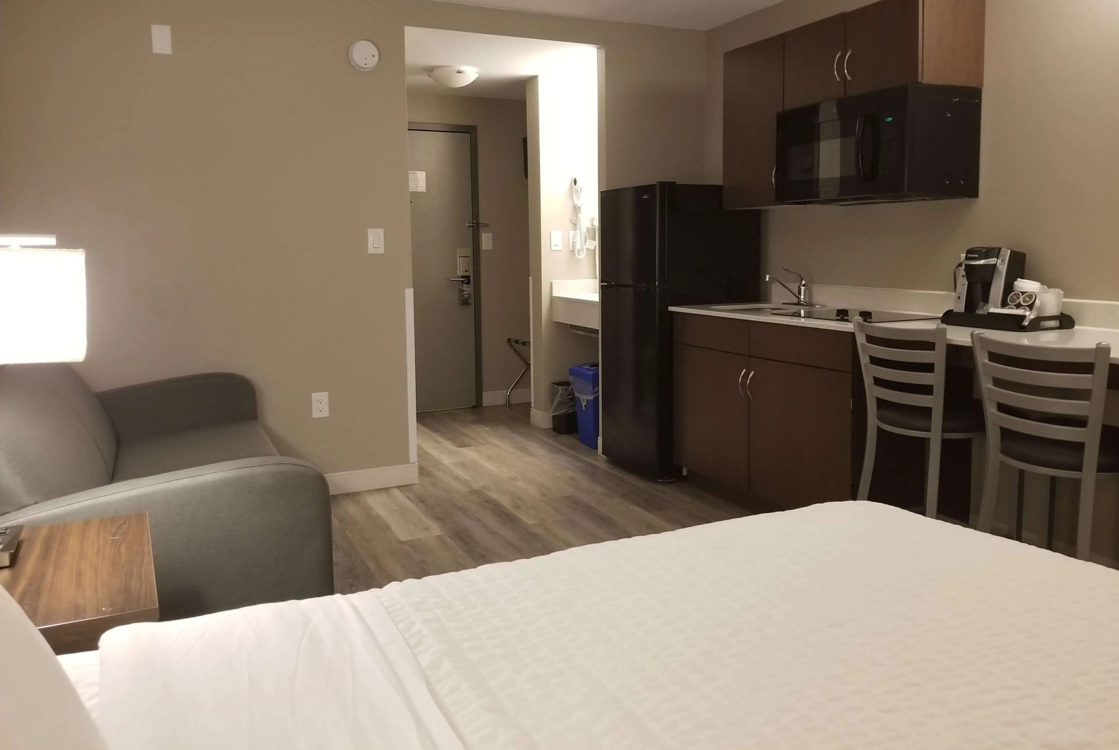 Super 8 by Wyndham Winnipeg West