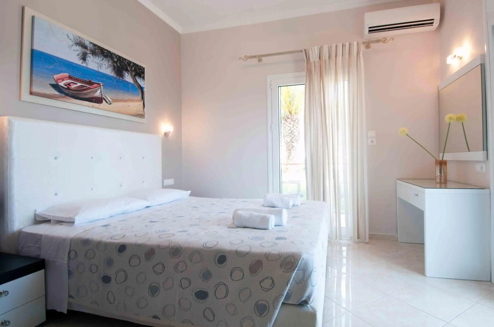 Brentanos Apartments ~ A ~ View of Paradise