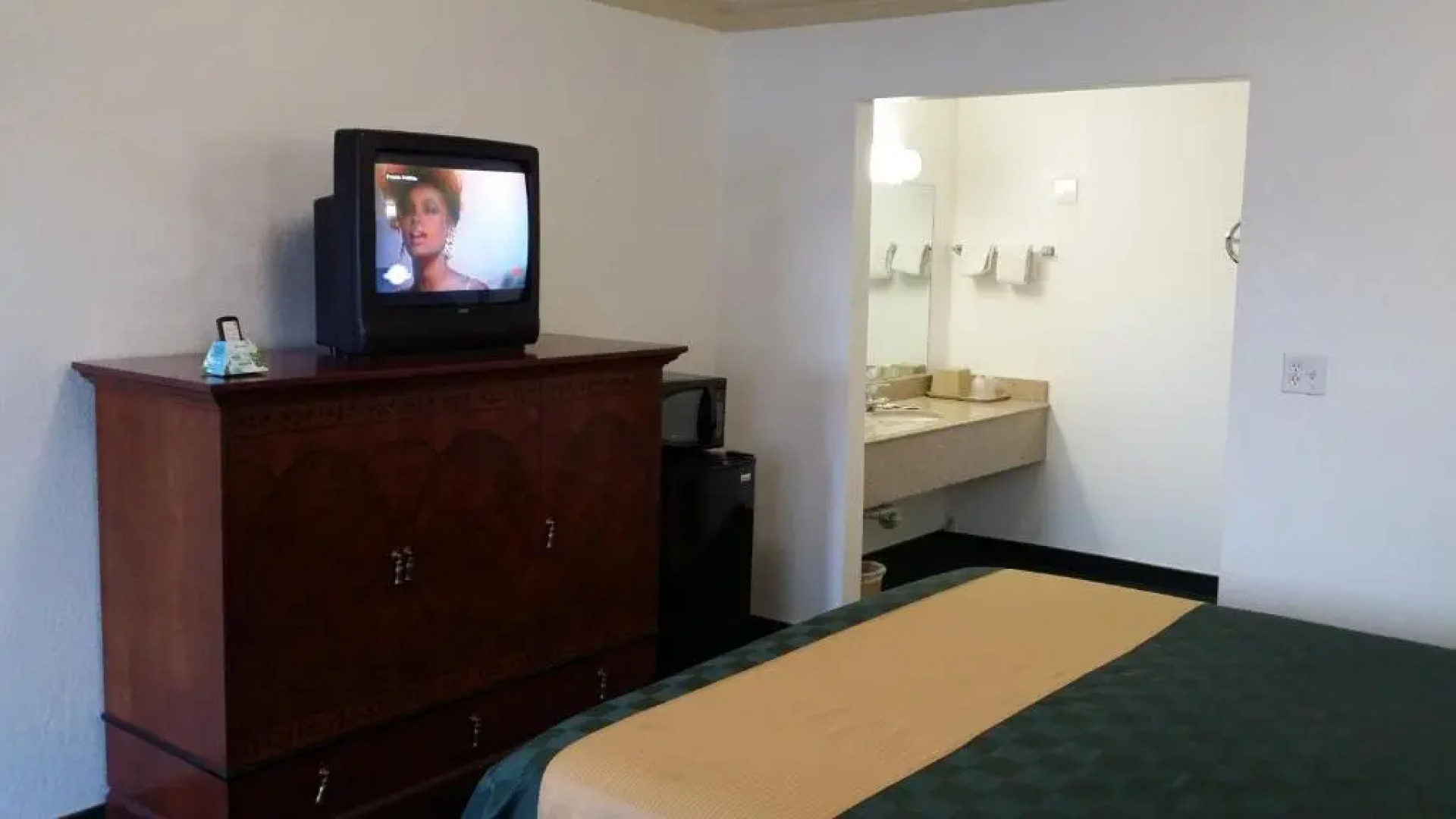 Desert Mirage Inn & Suites