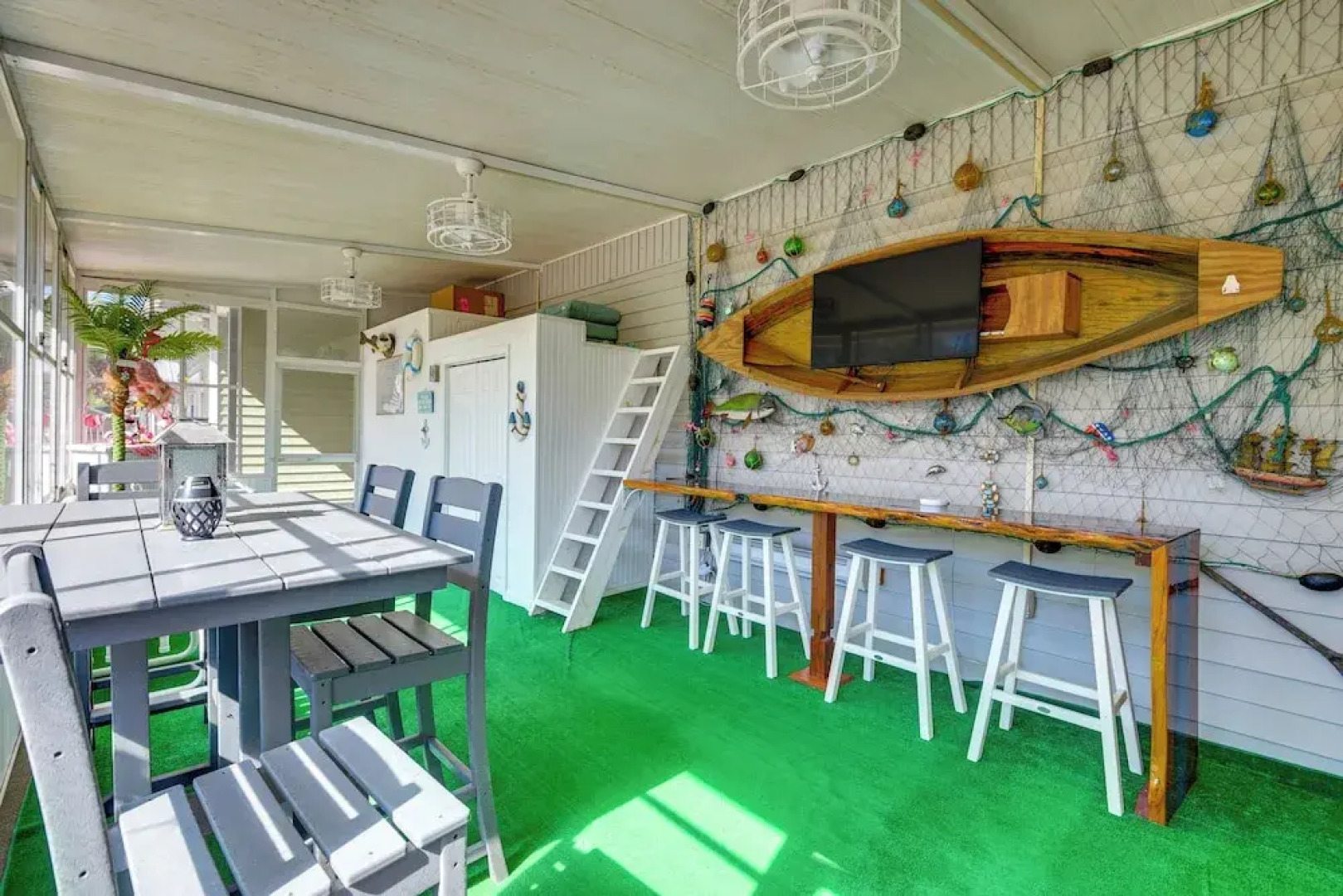 < 1 Mi to Boat Ramp: Canal-front Retreat in Astor!