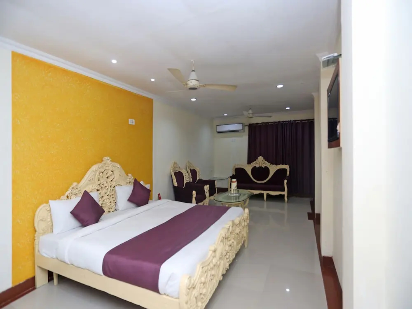 OYO 8955 Hotel Bobina