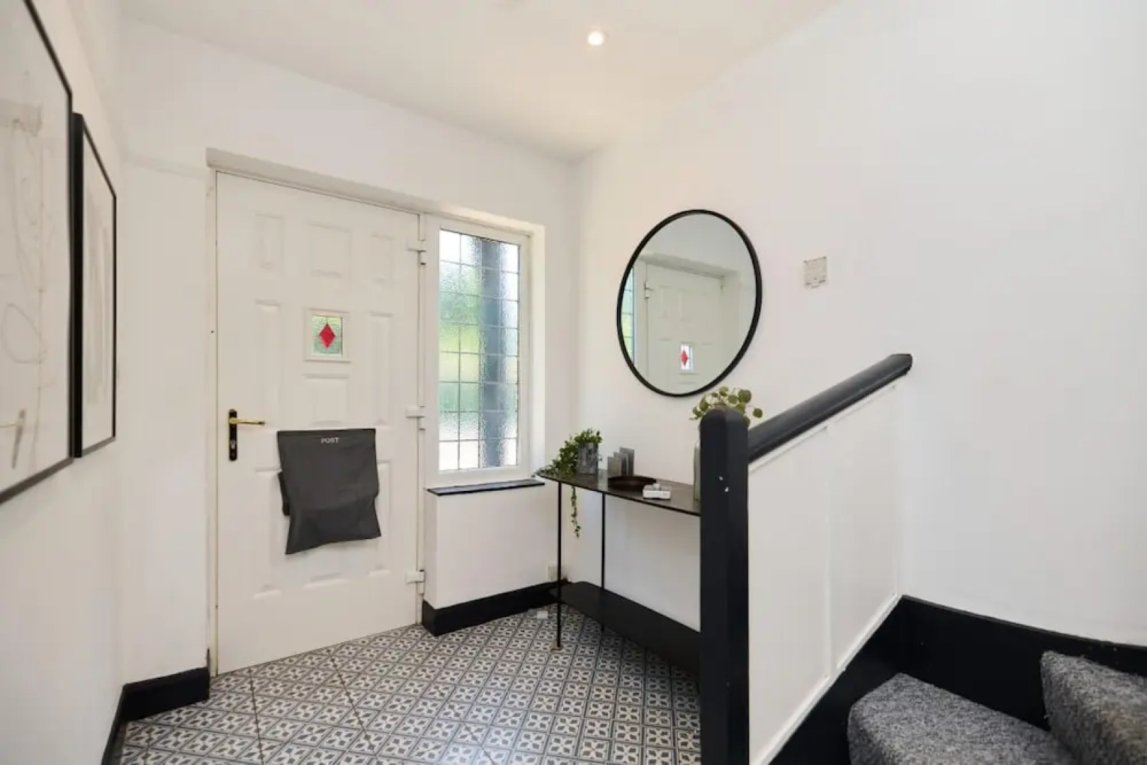 The West Byfleet Place - Modern 3bdr Flat With Garden