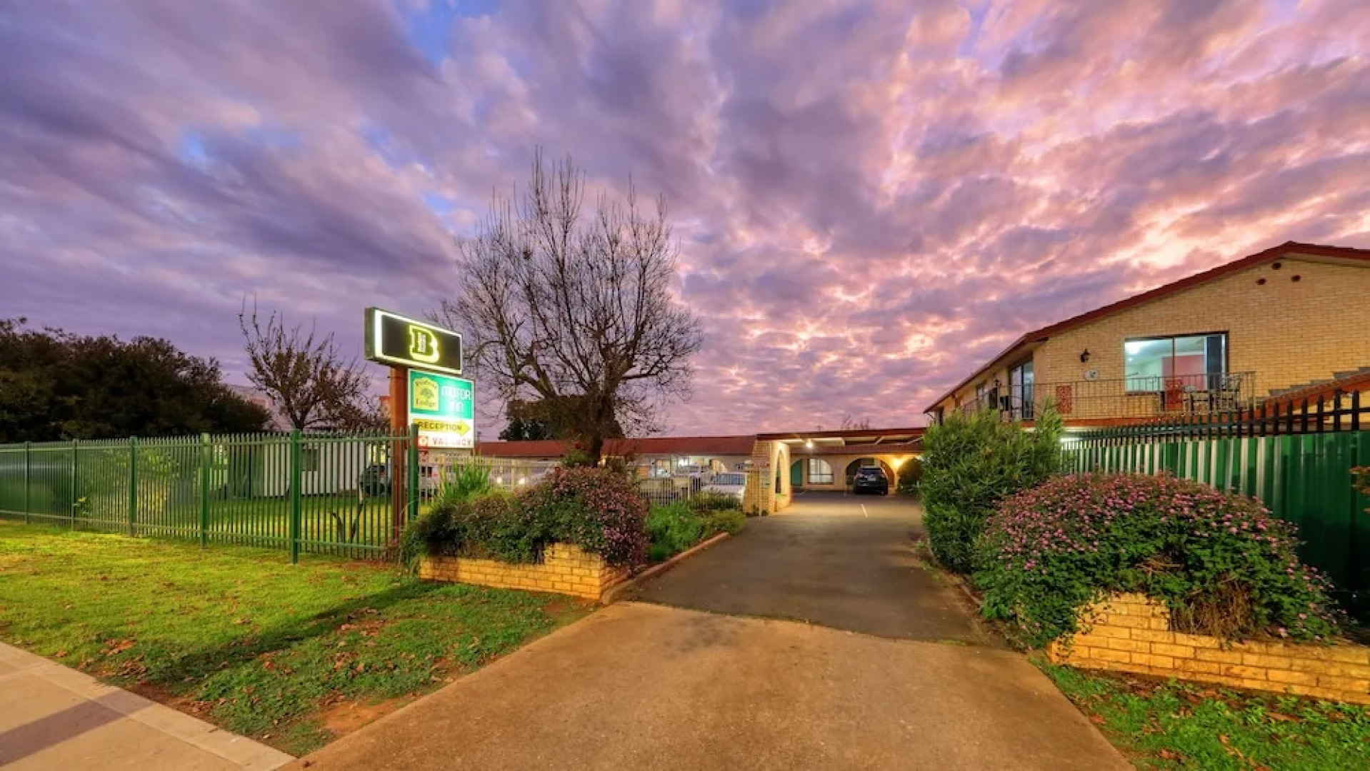 Forest Lodge Motor Inn & Restaurant