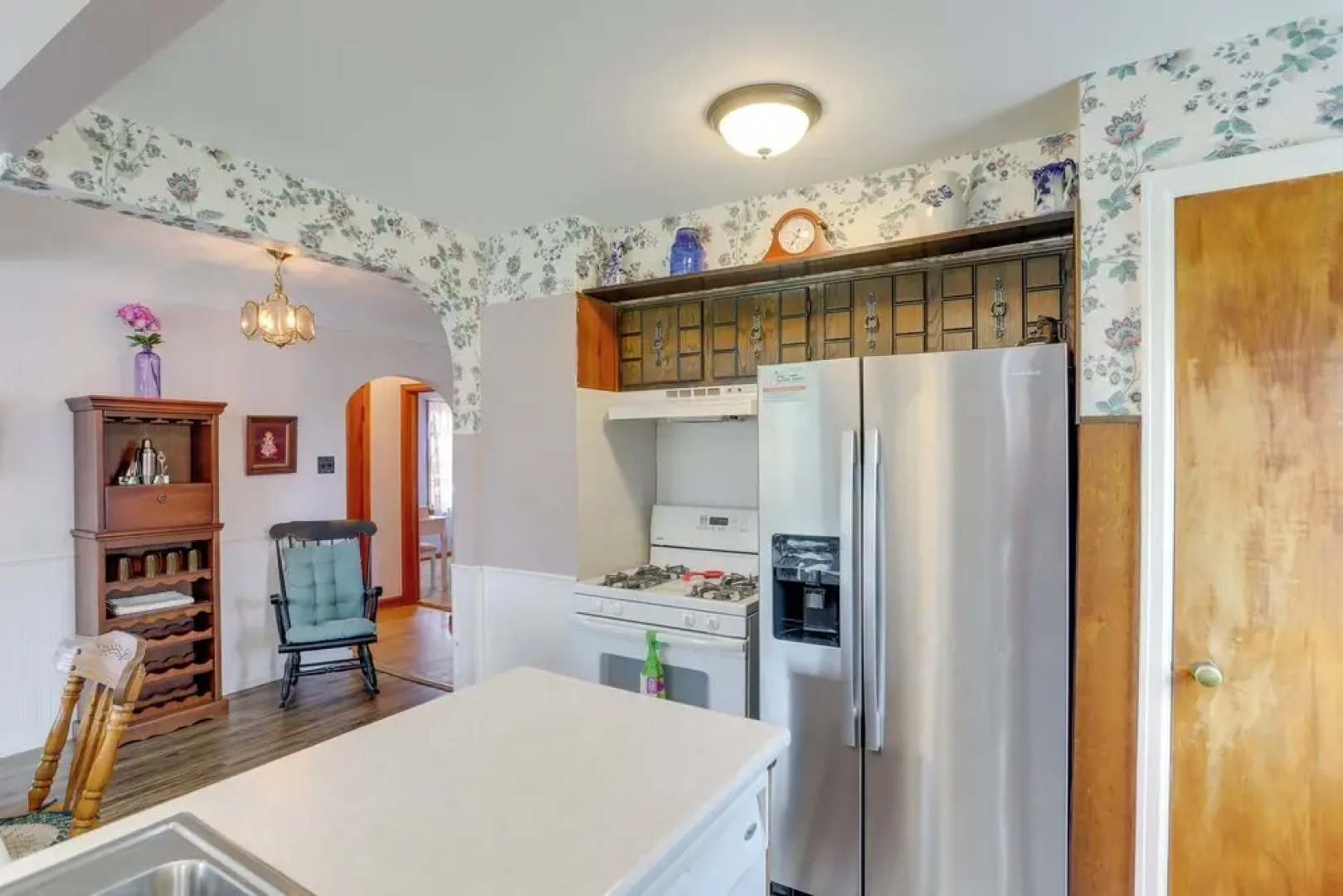 Home w/ Screened-in Porch < 1 Mi to Lake Erie
