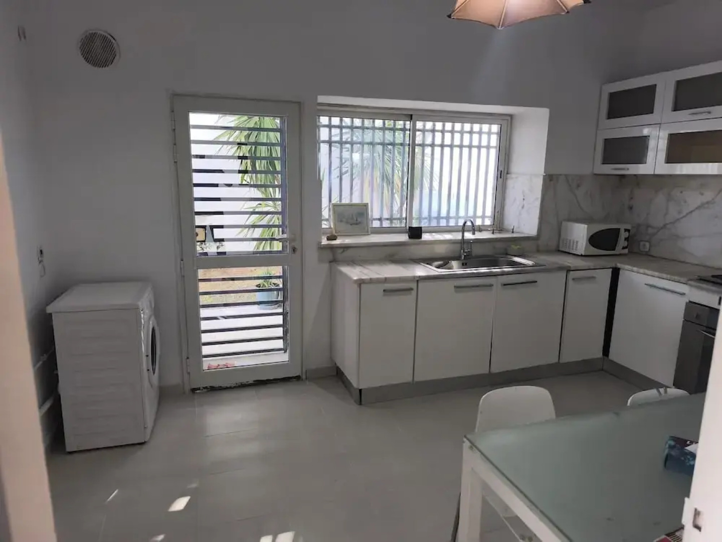 Stylish villa avec parking et piscine