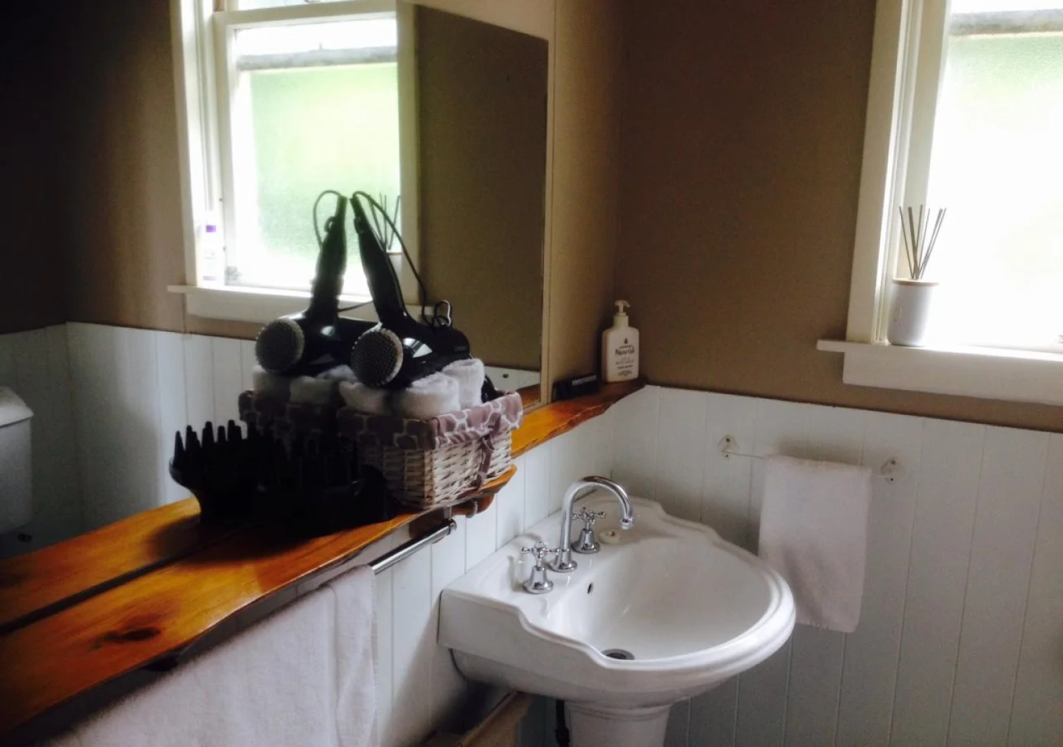 Snowy Waters Lodge & Tours