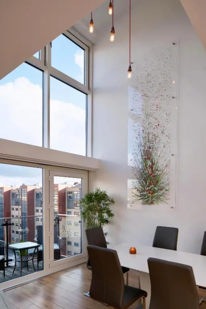 CITY CENTRE APARTMENT with Free Secure Underground Parking