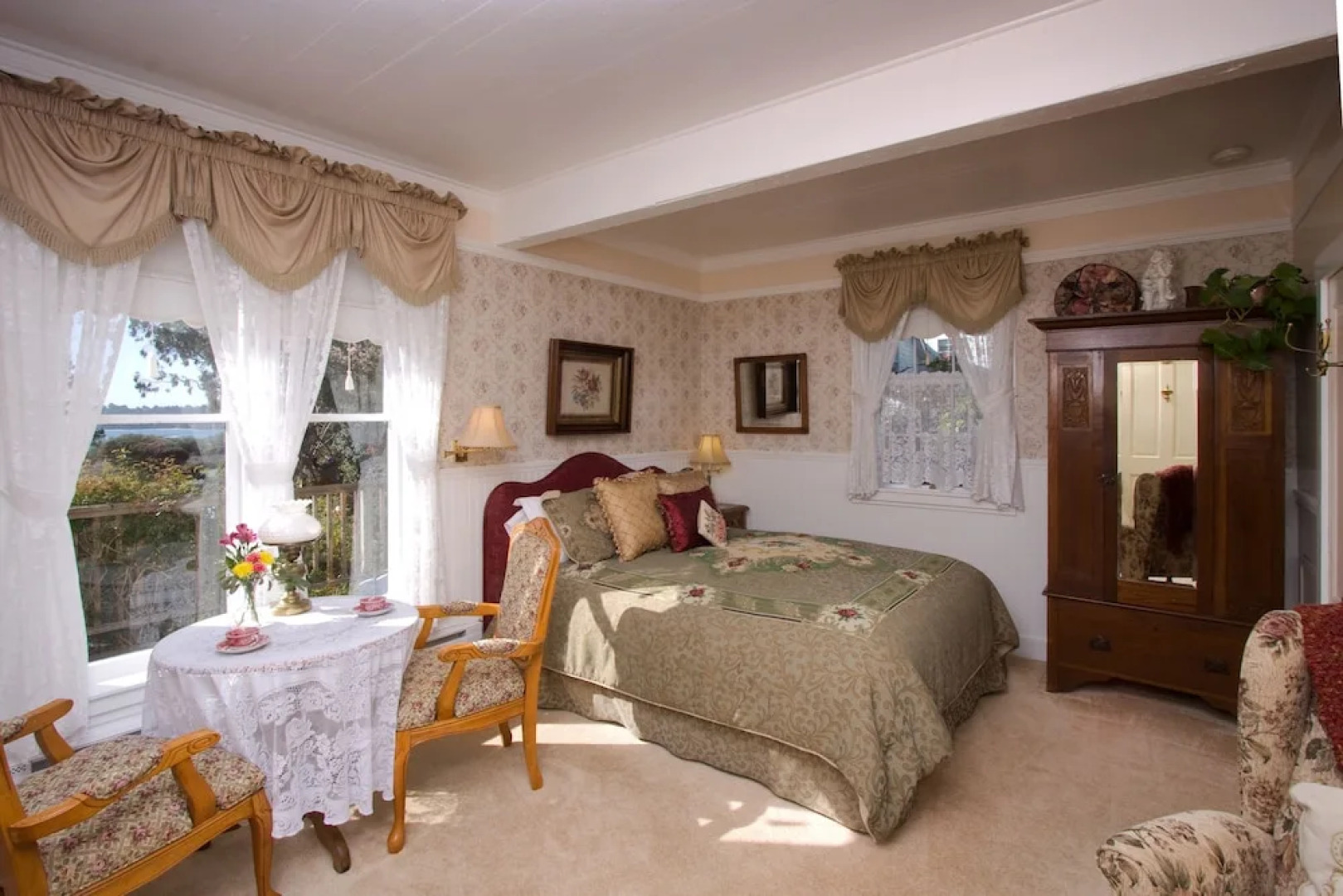 Headlands Inn Bed & Breakfast
