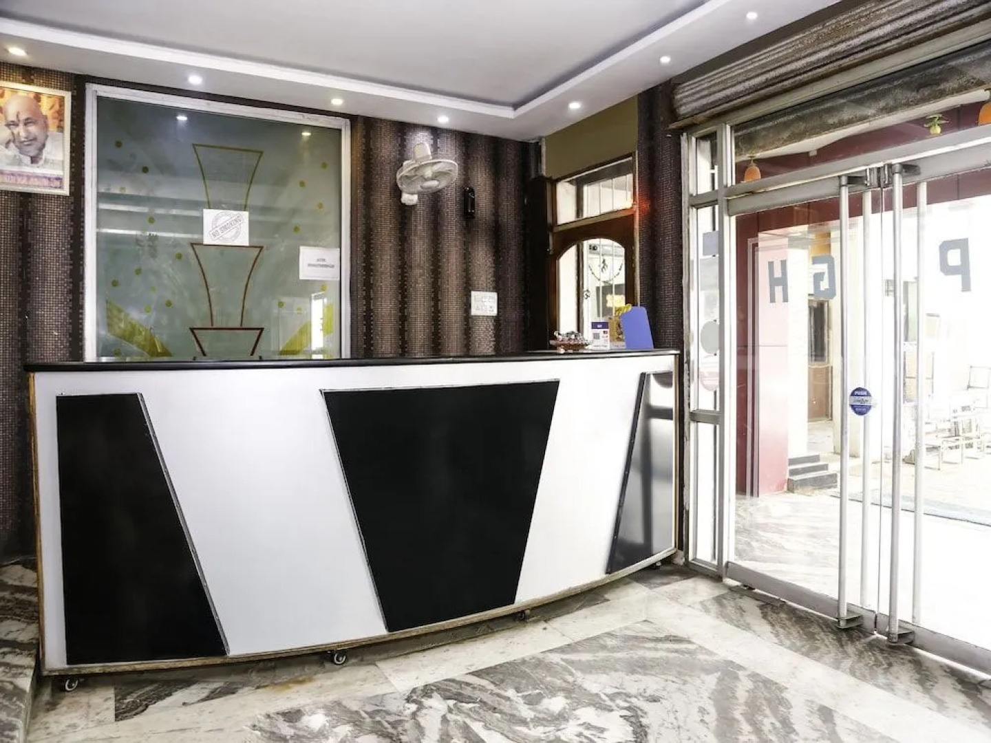 OYO 28071 Hotel Prakash Regency