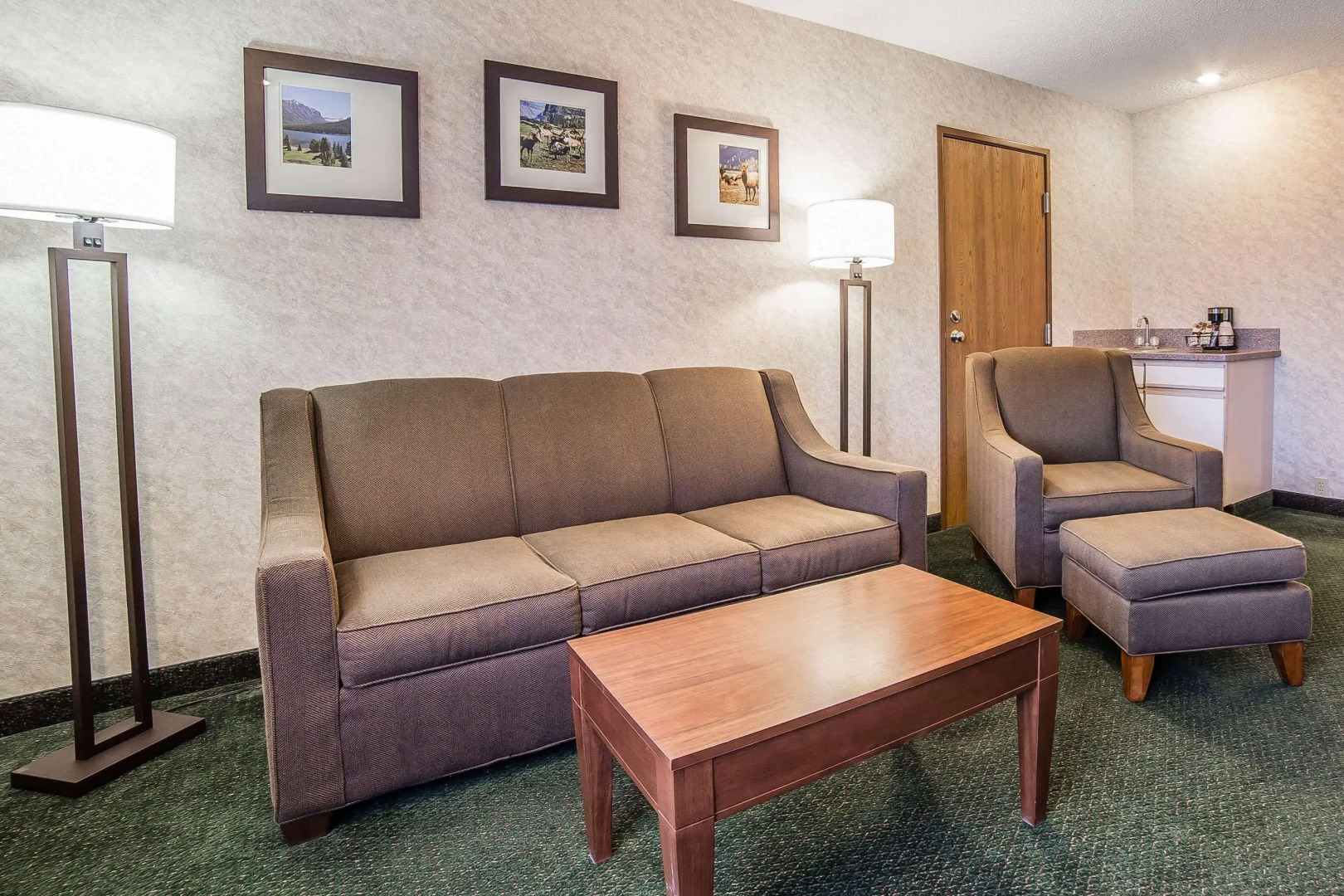 Yellowstone River Inn & Suites
