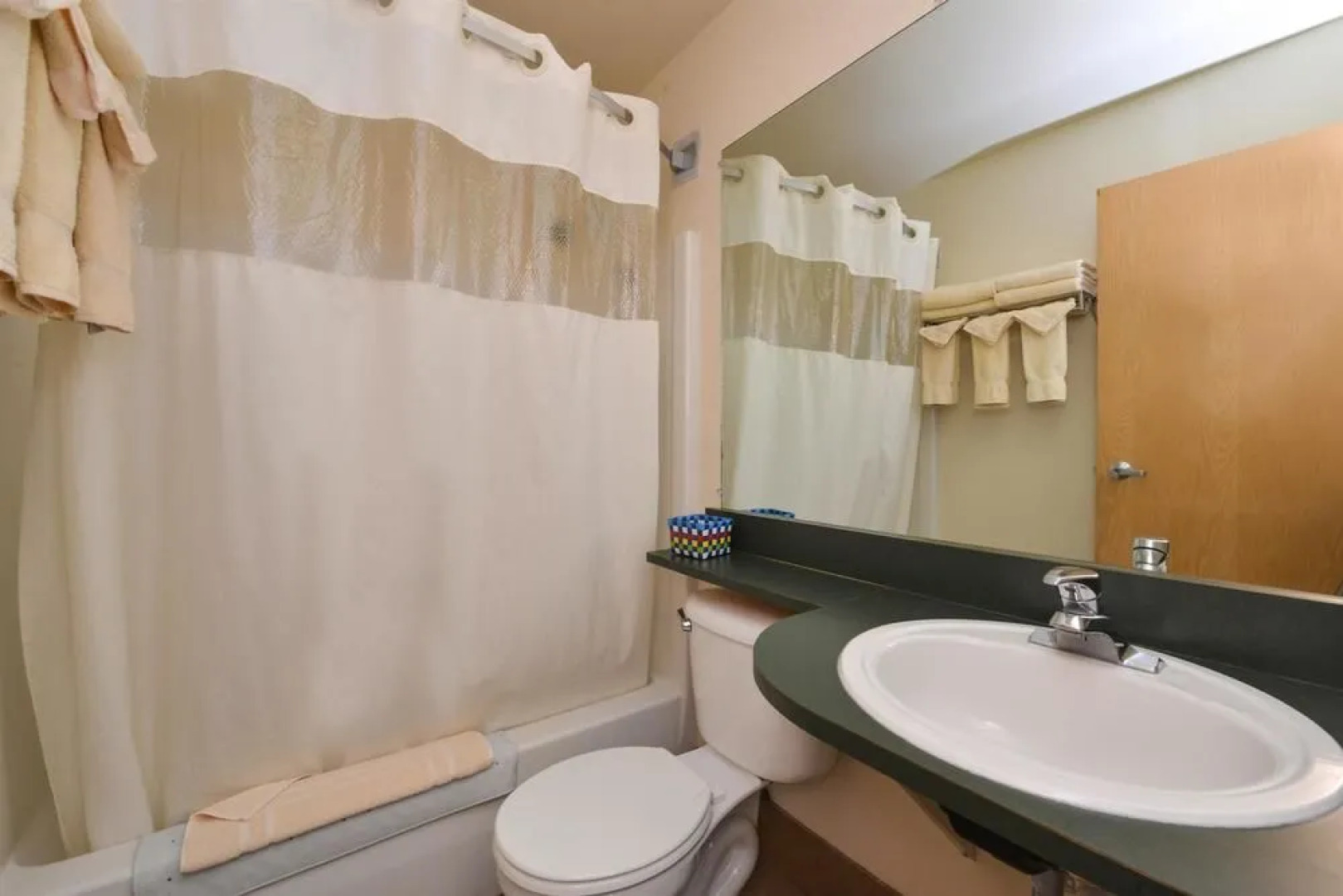 Rodeway Inn & Suites