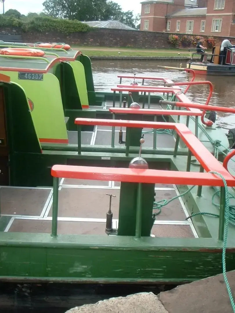 Stone - Boat - Sleeps 2 - Pet Friiendly- 85ws