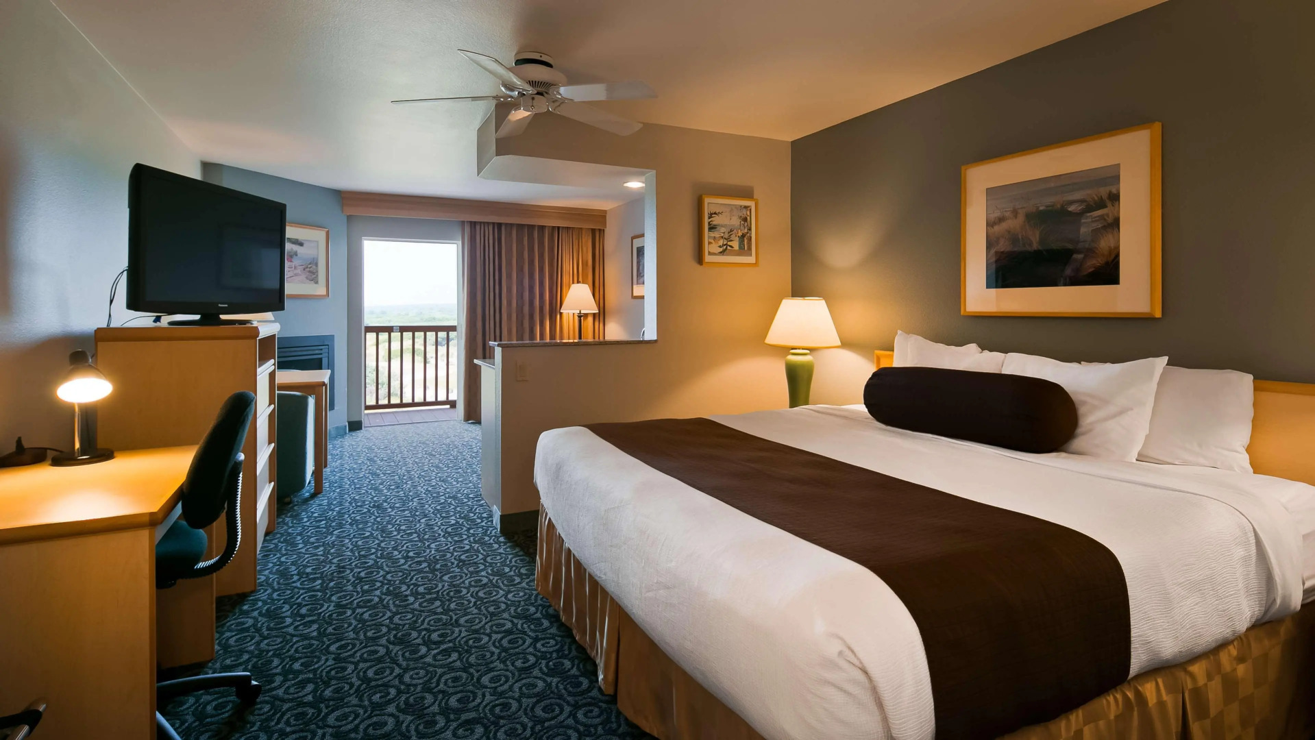 Lighthouse Suites Inn