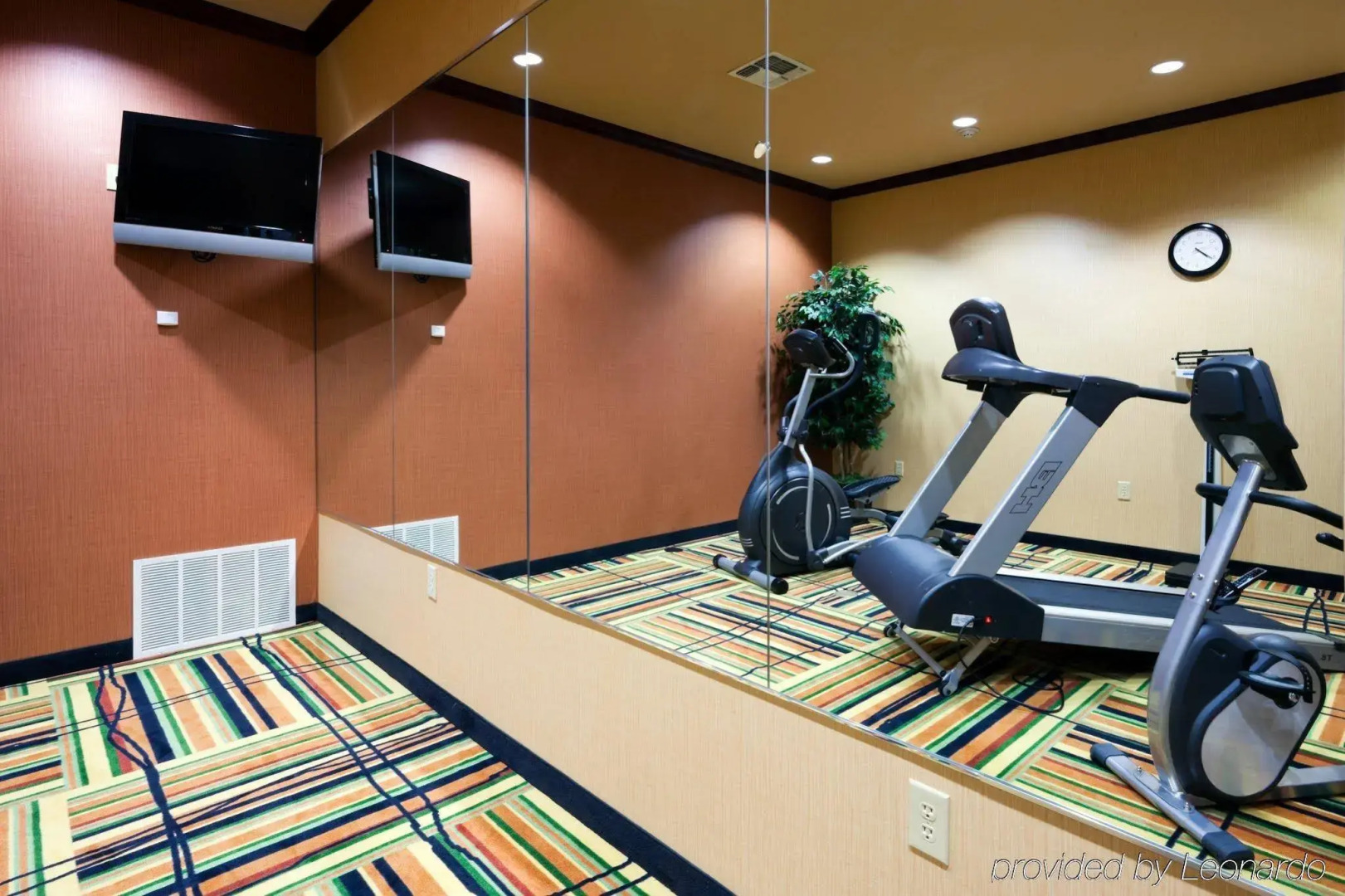 Holiday Inn Express Hotel & Suites Ennis by IHG