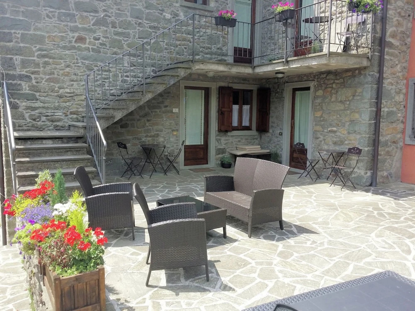 Refreshing Holiday Home With Pool, Garden, Tennis Court, BBQ