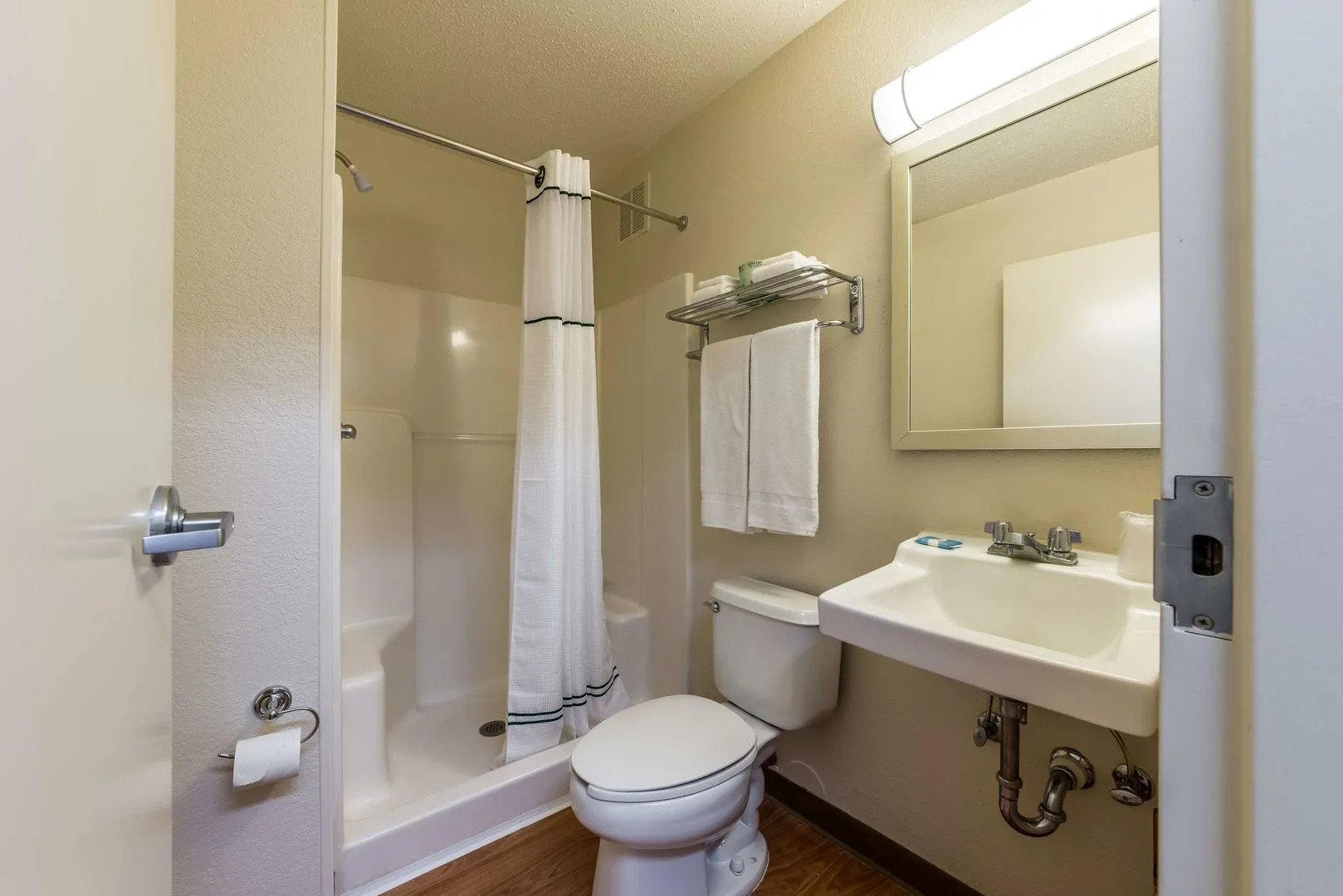 HomeTowne Studios by Red Roof Winston-Salem - University Pkwy