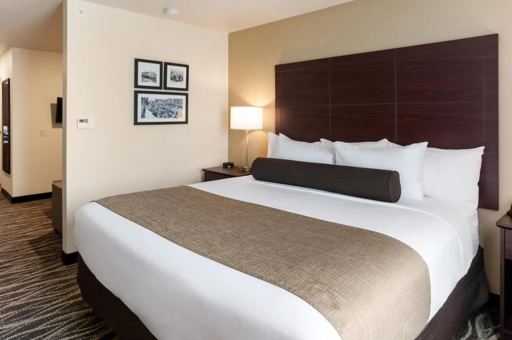 Cobblestone Hotel & Suites - Appleton International Airport