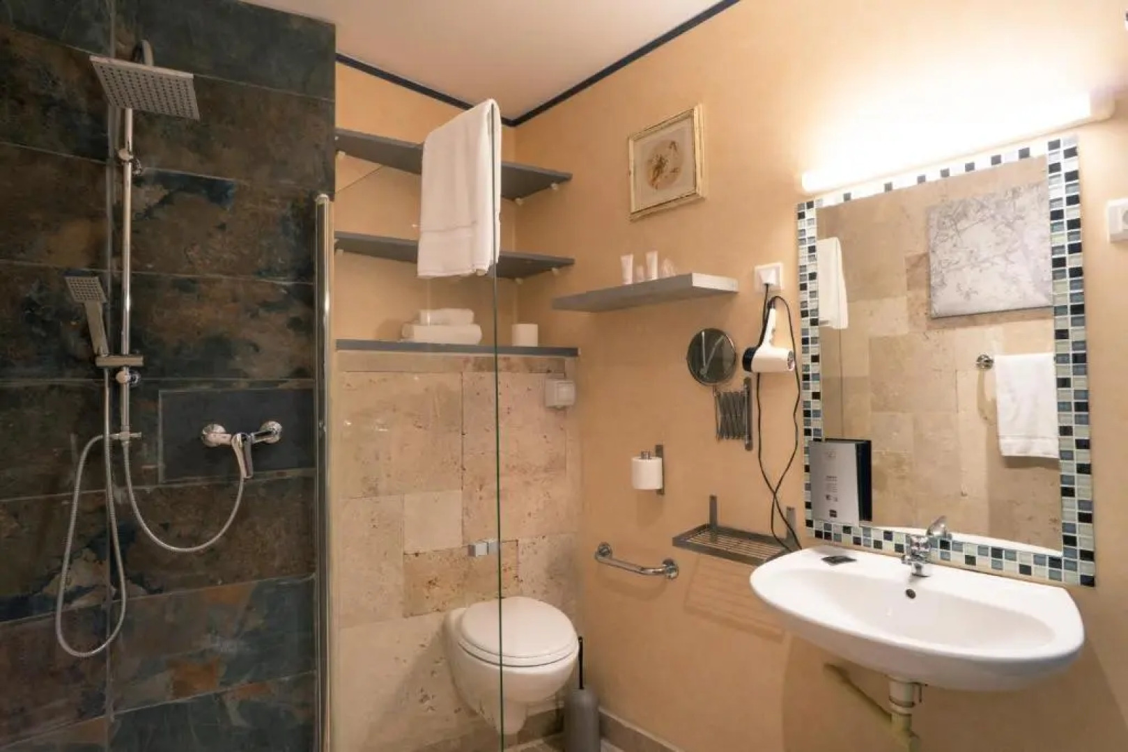 Hotel le president GARE TGV NIMES PONT DU GARD