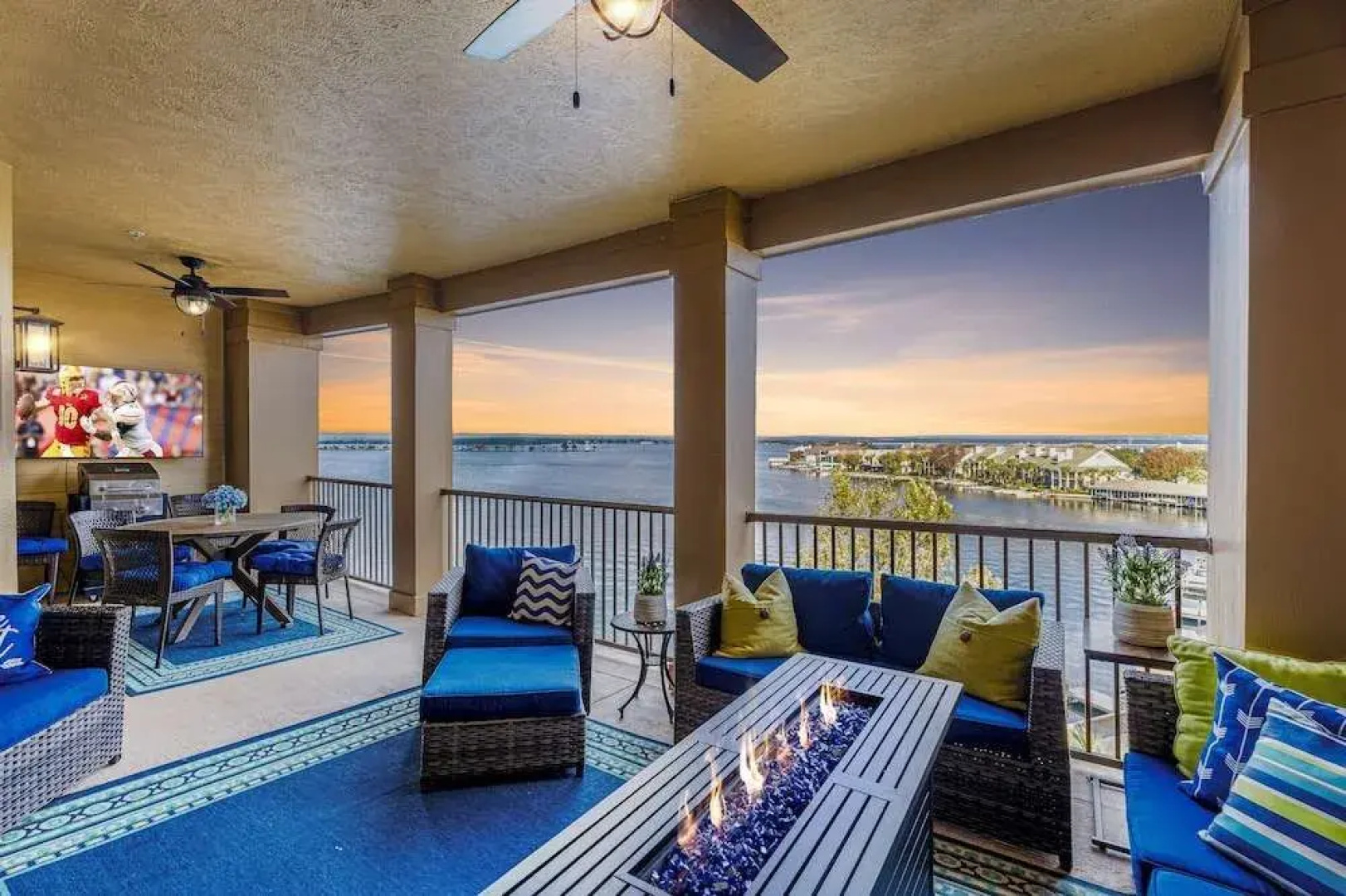 Luxury Waterfront Condo W/pool & Views!