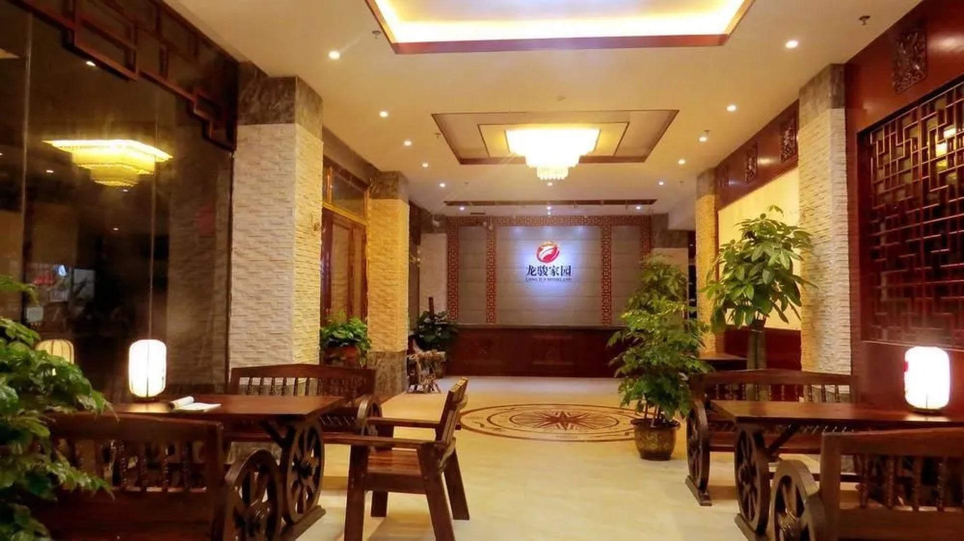 Hechi Bamalongjun House Hotel