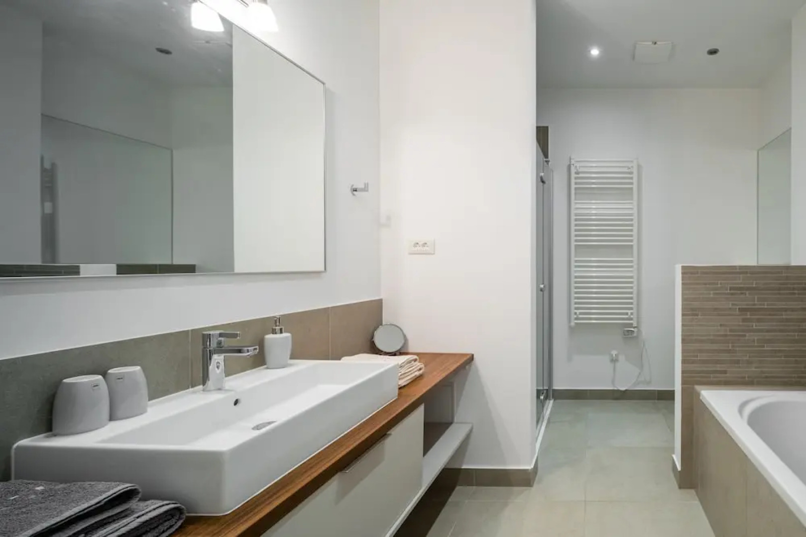 Acadia Beach Villas & Apartments, Slatine