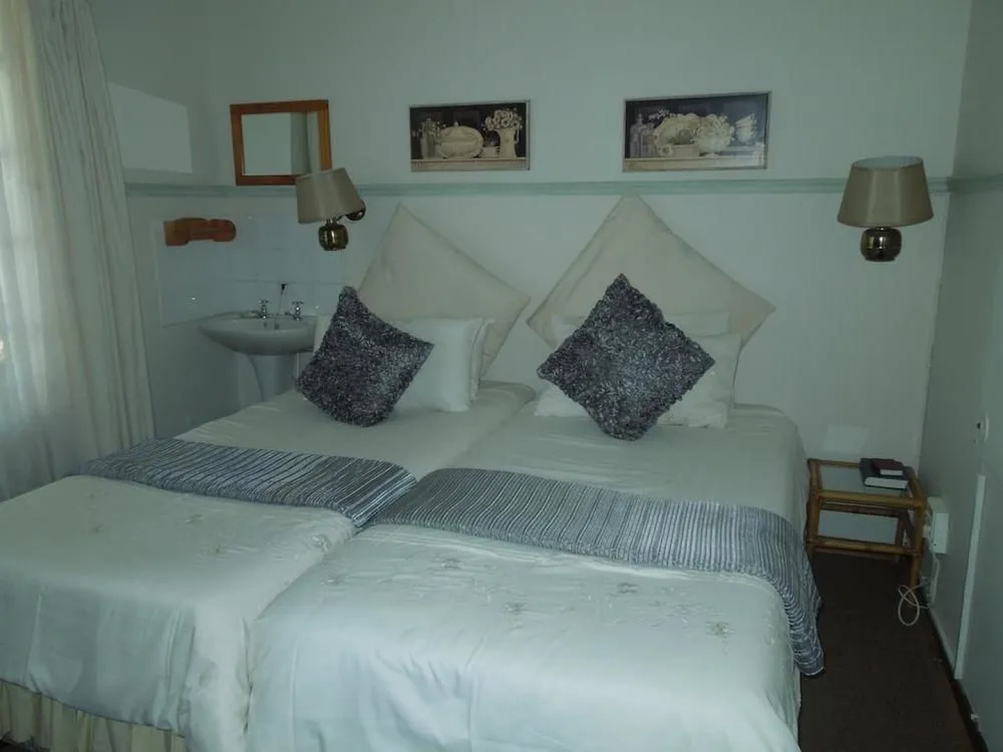 Lilac Lodge-Purple House