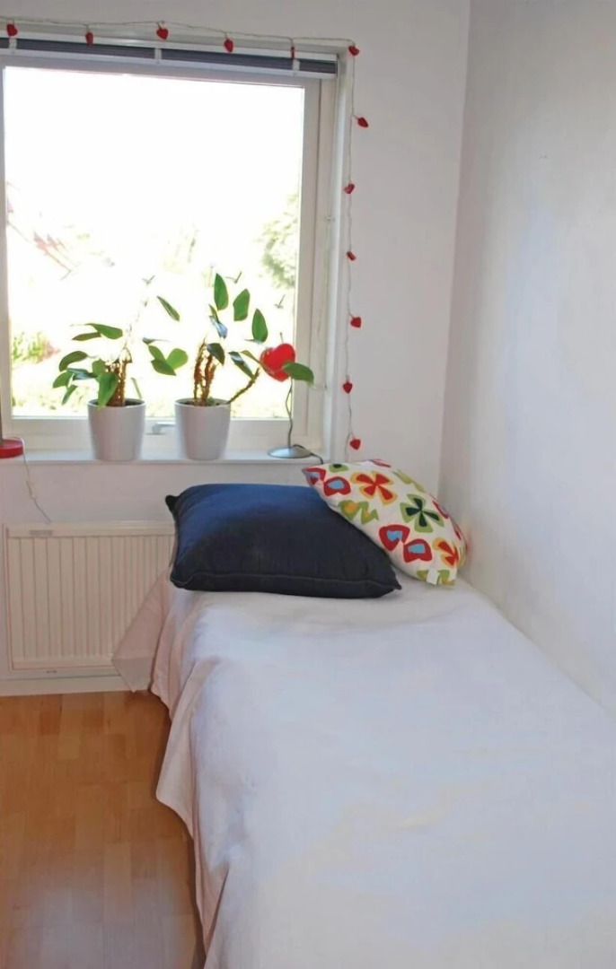 Beautiful Home in Västra Frölunda With 3 Bedrooms and Wifi